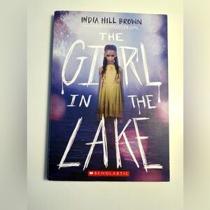The Girl In The Lake by India Hill Brown - Like New Paperback Book